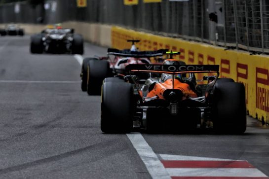 Lando Norris (GBR) McLaren MCL39.
21.09.2025. Formula 1 World Championship, Rd 17, Azerbaijan Grand Prix, Baku Street Circuit, Azerbaijan, Race Day.
- www.xpbimages.com, EMail: requests@xpbimages.com © Copyright: Bearne / XPB Images