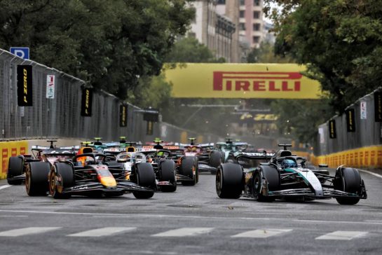 Yuki Tsunoda (JPN) Red Bull Racing RB21 and George Russell (GBR) Mercedes AMG F1 W16 at the start of the race.
21.09.2025. Formula 1 World Championship, Rd 17, Azerbaijan Grand Prix, Baku Street Circuit, Azerbaijan, Race Day.
- www.xpbimages.com, EMail: requests@xpbimages.com © Copyright: Charniaux / XPB Images
