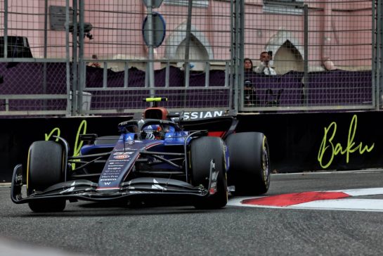 Carlos Sainz (ESP) Atlassian Williams Racing FW47.
21.09.2025. Formula 1 World Championship, Rd 17, Azerbaijan Grand Prix, Baku Street Circuit, Azerbaijan, Race Day.
- www.xpbimages.com, EMail: requests@xpbimages.com © Copyright: Rew / XPB Images
