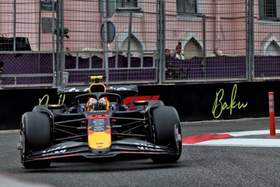 Yuki Tsunoda (JPN) Red Bull Racing RB21.
21.09.2025. Formula 1 World Championship, Rd 17, Azerbaijan Grand Prix, Baku Street Circuit, Azerbaijan, Race Day.
- www.xpbimages.com, EMail: requests@xpbimages.com © Copyright: Rew / XPB Images