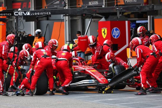 Lewis Hamilton (GBR) Ferrari SF-25 makes a pit stop.
21.09.2025. Formula 1 World Championship, Rd 17, Azerbaijan Grand Prix, Baku Street Circuit, Azerbaijan, Race Day.
- www.xpbimages.com, EMail: requests@xpbimages.com © Copyright: Batchelor / XPB Images