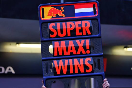 Red Bull Racing celebrate race victory for Max Verstappen (NLD) Red Bull Racing.
21.09.2025. Formula 1 World Championship, Rd 17, Azerbaijan Grand Prix, Baku Street Circuit, Azerbaijan, Race Day.
- www.xpbimages.com, EMail: requests@xpbimages.com © Copyright: Batchelor / XPB Images