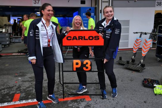 Rebecca Banks (GBR) Atlassian Williams Racing Communications Manager (Centre) celebrates third position for Carlos Sainz (ESP).
21.09.2025. Formula 1 World Championship, Rd 17, Azerbaijan Grand Prix, Baku Street Circuit, Azerbaijan, Race Day.
- www.xpbimages.com, EMail: requests@xpbimages.com © Copyright: Rew / XPB Images