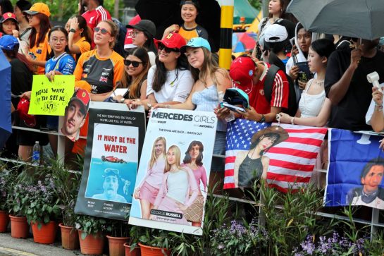 Circuit atmosphere - fans and their flags, banners and posters.
02.10.2025. Formula 1 World Championship, Rd 18, Singapore Grand Prix, Marina Bay Street Circuit, Singapore, Preparation Day.
- www.xpbimages.com, EMail: requests@xpbimages.com © Copyright: Moy / XPB Images