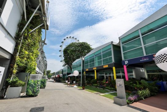 Paddock atmosphere.
02.10.2025. Formula 1 World Championship, Rd 18, Singapore Grand Prix, Marina Bay Street Circuit, Singapore, Preparation Day.
- www.xpbimages.com, EMail: requests@xpbimages.com © Copyright: Moy / XPB Images