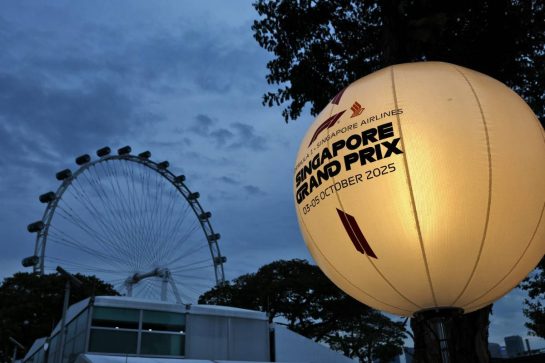 Paddock atmosphere.
02.10.2025. Formula 1 World Championship, Rd 18, Singapore Grand Prix, Marina Bay Street Circuit, Singapore, Preparation Day.
- www.xpbimages.com, EMail: requests@xpbimages.com © Copyright: Moy / XPB Images