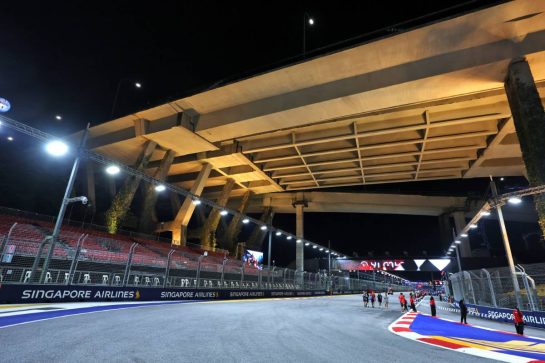 Circuit atmosphere - track detail.
02.10.2025. Formula 1 World Championship, Rd 18, Singapore Grand Prix, Marina Bay Street Circuit, Singapore, Preparation Day.
- www.xpbimages.com, EMail: requests@xpbimages.com © Copyright: Moy / XPB Images