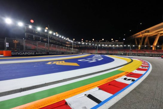 Circuit atmosphere - track detail.
02.10.2025. Formula 1 World Championship, Rd 18, Singapore Grand Prix, Marina Bay Street Circuit, Singapore, Preparation Day.
- www.xpbimages.com, EMail: requests@xpbimages.com © Copyright: Moy / XPB Images