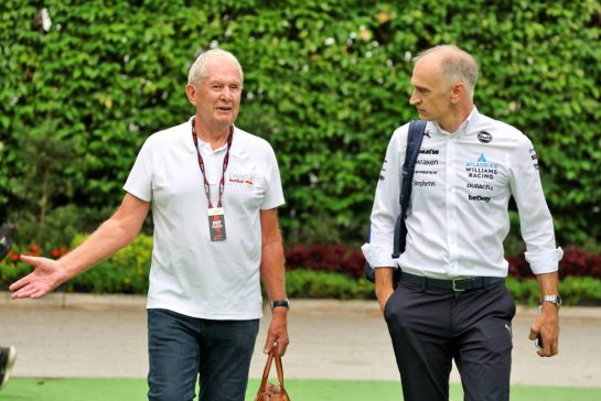 Dr Helmut Marko (AUT) Red Bull Motorsport Consultant (Left).
03.10.2025. Formula 1 World Championship, Rd 18, Singapore Grand Prix, Marina Bay Street Circuit, Singapore, Practice Day.
- www.xpbimages.com, EMail: requests@xpbimages.com © Copyright: Moy / XPB Images