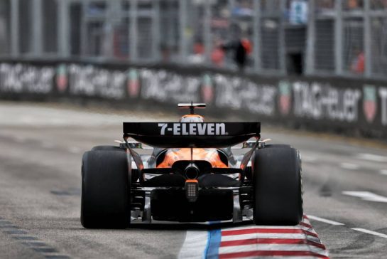 Oscar Piastri (AUS) McLaren MCL39.
03.10.2025. Formula 1 World Championship, Rd 18, Singapore Grand Prix, Marina Bay Street Circuit, Singapore, Practice Day.
- www.xpbimages.com, EMail: requests@xpbimages.com © Copyright: Charniaux / XPB Images