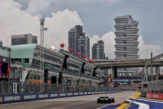 Franco Colapinto (ARG) Alpine F1 Team A525.
03.10.2025. Formula 1 World Championship, Rd 18, Singapore Grand Prix, Marina Bay Street Circuit, Singapore, Practice Day.
- www.xpbimages.com, EMail: requests@xpbimages.com © Copyright: Moy / XPB Images