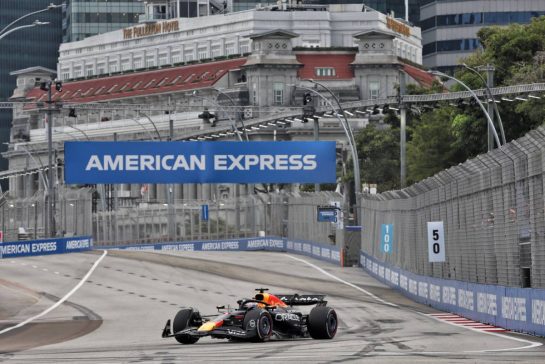 Max Verstappen (NLD) Red Bull Racing RB21.
03.10.2025. Formula 1 World Championship, Rd 18, Singapore Grand Prix, Marina Bay Street Circuit, Singapore, Practice Day.
- www.xpbimages.com, EMail: requests@xpbimages.com © Copyright: Bearne / XPB Images