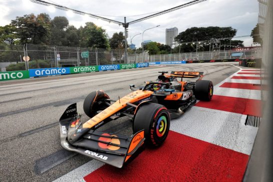 Oscar Piastri (AUS) McLaren MCL39.
03.10.2025. Formula 1 World Championship, Rd 18, Singapore Grand Prix, Marina Bay Street Circuit, Singapore, Practice Day.
- www.xpbimages.com, EMail: requests@xpbimages.com © Copyright: Bearne / XPB Images