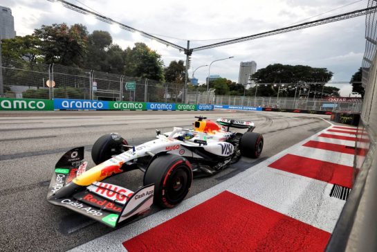 Isack Hadjar (FRA) Racing Bulls VCARB 02.
03.10.2025. Formula 1 World Championship, Rd 18, Singapore Grand Prix, Marina Bay Street Circuit, Singapore, Practice Day.
- www.xpbimages.com, EMail: requests@xpbimages.com © Copyright: Bearne / XPB Images
