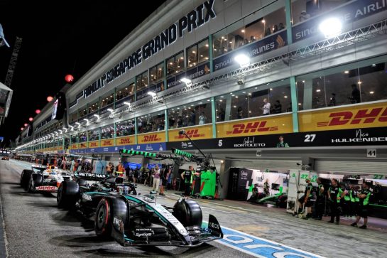 Andrea Kimi Antonelli (ITA) Mercedes AMG F1 W16 in the pits.
03.10.2025. Formula 1 World Championship, Rd 18, Singapore Grand Prix, Marina Bay Street Circuit, Singapore, Practice Day.
- www.xpbimages.com, EMail: requests@xpbimages.com © Copyright: Batchelor / XPB Images