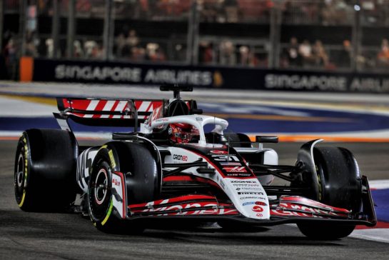 Esteban Ocon (FRA) Haas VF-25.
03.10.2025. Formula 1 World Championship, Rd 18, Singapore Grand Prix, Marina Bay Street Circuit, Singapore, Practice Day.
- www.xpbimages.com, EMail: requests@xpbimages.com © Copyright: Moy / XPB Images