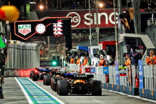 Lando Norris (GBR) McLaren MCL39 in the pits after colliding with Charles Leclerc (MON) Ferrari SF-25 in the second practice session.
03.10.2025. Formula 1 World Championship, Rd 18, Singapore Grand Prix, Marina Bay Street Circuit, Singapore, Practice Day.
- www.xpbimages.com, EMail: requests@xpbimages.com © Copyright: Batchelor / XPB Images