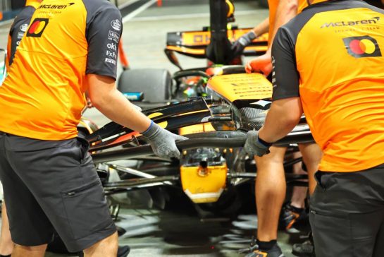 The McLaren MCL39 of Lando Norris (GBR) with broken front wing after colliding with Charles Leclerc (MON) Ferrari SF-25 in the pits in the second practice session.
03.10.2025. Formula 1 World Championship, Rd 18, Singapore Grand Prix, Marina Bay Street Circuit, Singapore, Practice Day.
- www.xpbimages.com, EMail: requests@xpbimages.com © Copyright: Batchelor / XPB Images