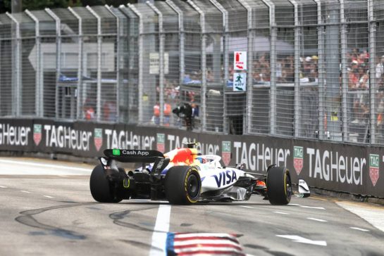 Liam Lawson (NZL) Racing Bulls VCARB 02 crashed in the third practice session.
04.10.2025. Formula 1 World Championship, Rd 18, Singapore Grand Prix, Marina Bay Street Circuit, Singapore, Qualifying Day.
- www.xpbimages.com, EMail: requests@xpbimages.com © Copyright: Charniaux / XPB Images