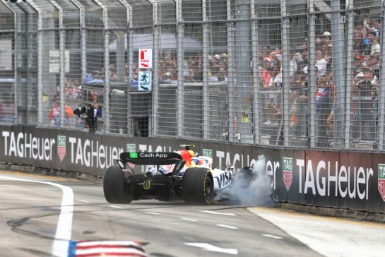 Liam Lawson (NZL) Racing Bulls VCARB 02 crashed in the third practice session.
04.10.2025. Formula 1 World Championship, Rd 18, Singapore Grand Prix, Marina Bay Street Circuit, Singapore, Qualifying Day.
- www.xpbimages.com, EMail: requests@xpbimages.com © Copyright: Charniaux / XPB Images