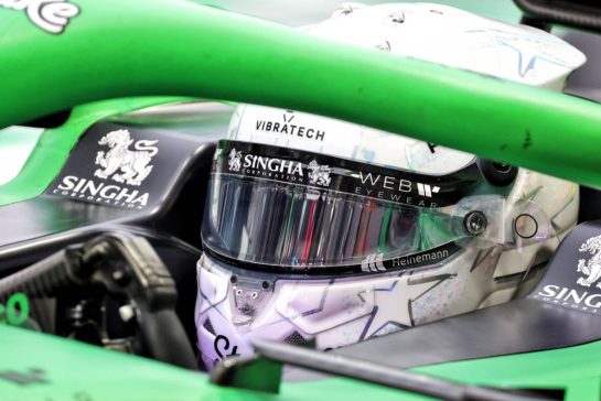 Nico Hulkenberg (GER) Sauber C45 in the pits.
04.10.2025. Formula 1 World Championship, Rd 18, Singapore Grand Prix, Marina Bay Street Circuit, Singapore, Qualifying Day.
- www.xpbimages.com, EMail: requests@xpbimages.com © Copyright: Batchelor / XPB Images
