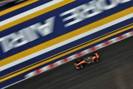 Lando Norris (GBR) McLaren MCL39.
04.10.2025. Formula 1 World Championship, Rd 18, Singapore Grand Prix, Marina Bay Street Circuit, Singapore, Qualifying Day.
- www.xpbimages.com, EMail: requests@xpbimages.com © Copyright: Moy / XPB Images