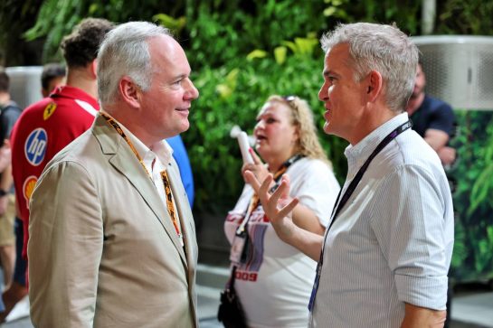 (L to R): Tim Mayer (USA) FIA Forward with Ian Parkes (GBR) Journalist.
04.10.2025. Formula 1 World Championship, Rd 18, Singapore Grand Prix, Marina Bay Street Circuit, Singapore, Qualifying Day.
- www.xpbimages.com, EMail: requests@xpbimages.com © Copyright: Batchelor / XPB Images