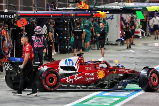 Charles Leclerc (MON) Ferrari SF-25.
04.10.2025. Formula 1 World Championship, Rd 18, Singapore Grand Prix, Marina Bay Street Circuit, Singapore, Qualifying Day.
- www.xpbimages.com, EMail: requests@xpbimages.com © Copyright: Batchelor / XPB Images