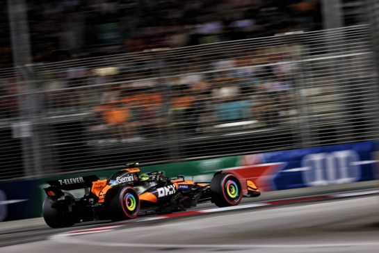 Lando Norris (GBR) McLaren MCL39.
04.10.2025. Formula 1 World Championship, Rd 18, Singapore Grand Prix, Marina Bay Street Circuit, Singapore, Qualifying Day.
- www.xpbimages.com, EMail: requests@xpbimages.com © Copyright: Charniaux / XPB Images