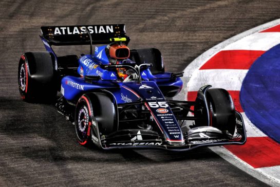 Carlos Sainz (ESP) Atlassian Williams Racing FW47.
04.10.2025. Formula 1 World Championship, Rd 18, Singapore Grand Prix, Marina Bay Street Circuit, Singapore, Qualifying Day.
- www.xpbimages.com, EMail: requests@xpbimages.com © Copyright: Rew / XPB Images