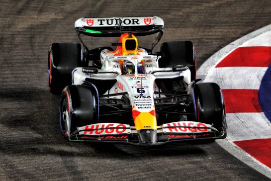 Isack Hadjar (FRA) Racing Bulls VCARB 02.
04.10.2025. Formula 1 World Championship, Rd 18, Singapore Grand Prix, Marina Bay Street Circuit, Singapore, Qualifying Day.
- www.xpbimages.com, EMail: requests@xpbimages.com © Copyright: Rew / XPB Images