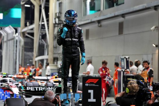 George Russell (GBR) Mercedes AMG F1 celebrates his pole position in qualifying parc ferme.
04.10.2025. Formula 1 World Championship, Rd 18, Singapore Grand Prix, Marina Bay Street Circuit, Singapore, Qualifying Day.
- www.xpbimages.com, EMail: requests@xpbimages.com © Copyright: Rew / XPB Images