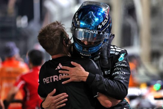 George Russell (GBR) Mercedes AMG F1 celebrates his pole position in qualifying parc ferme.
04.10.2025. Formula 1 World Championship, Rd 18, Singapore Grand Prix, Marina Bay Street Circuit, Singapore, Qualifying Day.
- www.xpbimages.com, EMail: requests@xpbimages.com © Copyright: Rew / XPB Images
