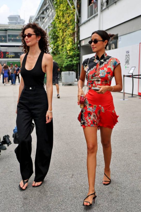 (L to R): Rebecca Donaldson (GBR) with Alexandra Saint Mleux (ITA).
05.10.2025. Formula 1 World Championship, Rd 18, Singapore Grand Prix, Marina Bay Street Circuit, Singapore, Race Day.
- www.xpbimages.com, EMail: requests@xpbimages.com © Copyright: Batchelor / XPB Images