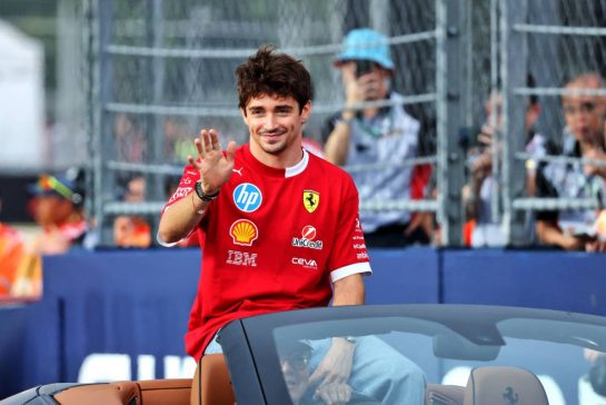 Charles Leclerc (MON) Ferrari on the drivers' parade.
05.10.2025. Formula 1 World Championship, Rd 18, Singapore Grand Prix, Marina Bay Street Circuit, Singapore, Race Day.
- www.xpbimages.com, EMail: requests@xpbimages.com © Copyright: Charniaux / XPB Images