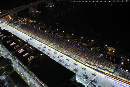 The grid before the start of the race.
05.10.2025. Formula 1 World Championship, Rd 18, Singapore Grand Prix, Marina Bay Street Circuit, Singapore, Race Day.
- www.xpbimages.com, EMail: requests@xpbimages.com © Copyright: Bearne / XPB Images