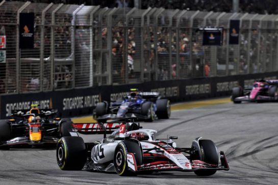 Esteban Ocon (FRA) Haas VF-25.
05.10.2025. Formula 1 World Championship, Rd 18, Singapore Grand Prix, Marina Bay Street Circuit, Singapore, Race Day.
- www.xpbimages.com, EMail: requests@xpbimages.com © Copyright: Batchelor / XPB Images