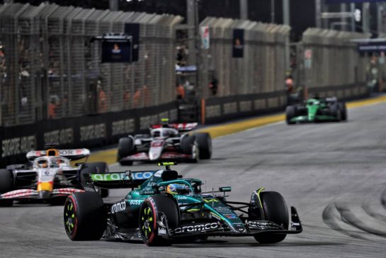 Fernando Alonso (ESP) Aston Martin F1 Team AMR25.
05.10.2025. Formula 1 World Championship, Rd 18, Singapore Grand Prix, Marina Bay Street Circuit, Singapore, Race Day.
- www.xpbimages.com, EMail: requests@xpbimages.com © Copyright: Batchelor / XPB Images
