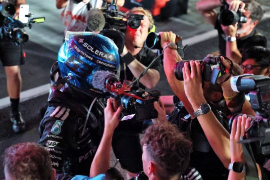 Race winner George Russell (GBR) Mercedes AMG F1celebrates in parc ferme with the team.
05.10.2025. Formula 1 World Championship, Rd 18, Singapore Grand Prix, Marina Bay Street Circuit, Singapore, Race Day.
- www.xpbimages.com, EMail: requests@xpbimages.com © Copyright: Batchelor / XPB Images