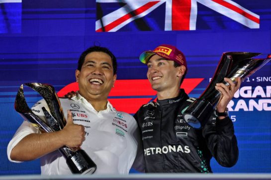 (L to R): Tengku Muhammad Taufik (MAL) Petronas CEO celebrates on the podium with race winner George Russell (GBR) Mercedes AMG F1.
05.10.2025. Formula 1 World Championship, Rd 18, Singapore Grand Prix, Marina Bay Street Circuit, Singapore, Race Day.
- www.xpbimages.com, EMail: requests@xpbimages.com © Copyright: Batchelor / XPB Images