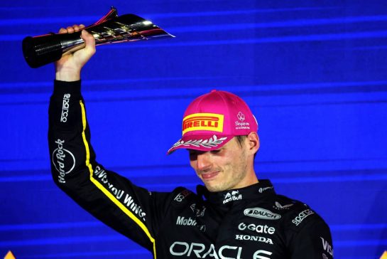 Max Verstappen (NLD) Red Bull Racing celebrates his second position on the podium.
05.10.2025. Formula 1 World Championship, Rd 18, Singapore Grand Prix, Marina Bay Street Circuit, Singapore, Race Day.
- www.xpbimages.com, EMail: requests@xpbimages.com © Copyright: Batchelor / XPB Images