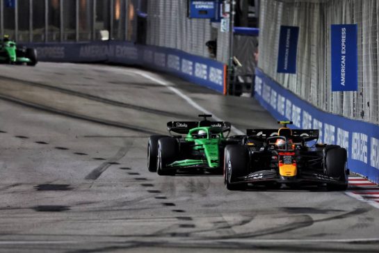 Yuki Tsunoda (JPN) Red Bull Racing RB21.
05.10.2025. Formula 1 World Championship, Rd 18, Singapore Grand Prix, Marina Bay Street Circuit, Singapore, Race Day.
- www.xpbimages.com, EMail: requests@xpbimages.com © Copyright: Rew / XPB Images