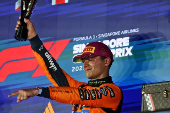 Lando Norris (GBR) McLaren celebrates his third position on the podium.
05.10.2025. Formula 1 World Championship, Rd 18, Singapore Grand Prix, Marina Bay Street Circuit, Singapore, Race Day.
- www.xpbimages.com, EMail: requests@xpbimages.com © Copyright: Rew / XPB Images