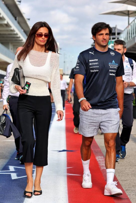 (L to R): Rebecca Donaldson (GBR) with her boyfriend Carlos Sainz (ESP) Atlassian Williams Racing.
17.10.2025. Formula 1 World Championship, Rd 19, United States Grand Prix, Austin, Texas, USA, Sprint Qualifying Day
- www.xpbimages.com, EMail: requests@xpbimages.com © Copyright: Batchelor / XPB Images