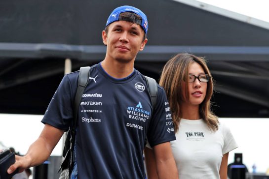 (L to R): Alexander Albon (THA) Atlassian Williams Racing with his girlfriend Muni Lily He (CHN) Professional Golfer.
17.10.2025. Formula 1 World Championship, Rd 19, United States Grand Prix, Austin, Texas, USA, Sprint Qualifying Day
- www.xpbimages.com, EMail: requests@xpbimages.com © Copyright: Rew / XPB Images