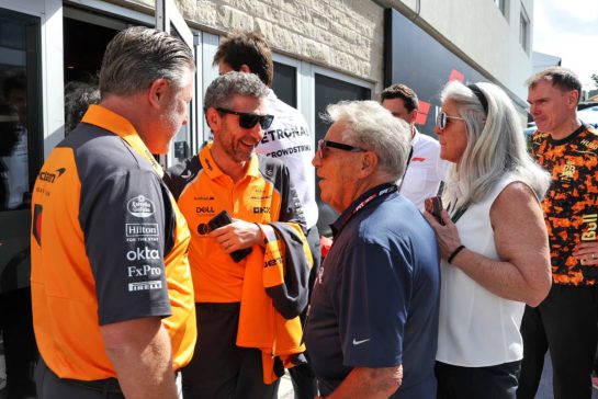 (L to R): Zak Brown (USA) McLaren Executive Director with Andrea Stella (ITA) McLaren Team Principal and Mario Andretti (USA).
17.10.2025. Formula 1 World Championship, Rd 19, United States Grand Prix, Austin, Texas, USA, Sprint Qualifying Day
- www.xpbimages.com, EMail: requests@xpbimages.com © Copyright: Bearne / XPB Images