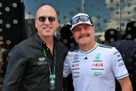 (L to R): Dan Towriss (USA) Cadillac F1 Team and TWG Motorsports CEO with Valtteri Bottas (FIN) Mercedes AMG F1 Reserve Driver.
17.10.2025. Formula 1 World Championship, Rd 19, United States Grand Prix, Austin, Texas, USA, Sprint Qualifying Day
- www.xpbimages.com, EMail: requests@xpbimages.com © Copyright: Batchelor / XPB Images