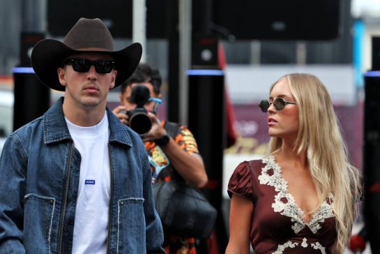 (L to R): Liam Lawson (NZL) Racing Bulls with his girlfriend Hannah St. John (USA).
18.10.2025. Formula 1 World Championship, Rd 19, United States Grand Prix, Austin, Texas, USA, Sprint and Qualifying Day.
- www.xpbimages.com, EMail: requests@xpbimages.com © Copyright: Rew / XPB Images