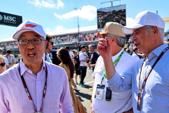 Derek Chang (USA) Liberty Media President and CEO (Left) on the grid.
18.10.2025. Formula 1 World Championship, Rd 19, United States Grand Prix, Austin, Texas, USA, Sprint and Qualifying Day.
- www.xpbimages.com, EMail: requests@xpbimages.com © Copyright: Rew / XPB Images