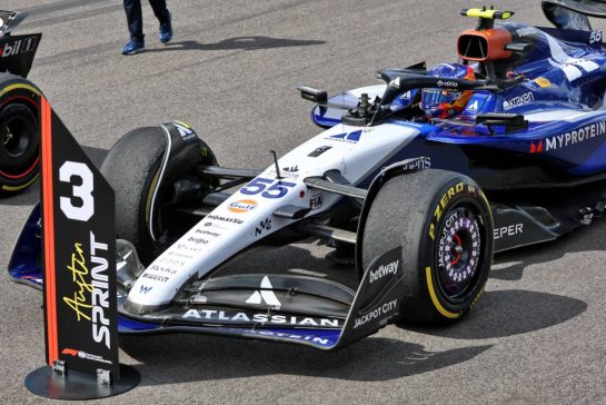 Third placed Sprint finisher Carlos Sainz (ESP) Atlassian Williams Racing FW47 in parc ferme.
18.10.2025. Formula 1 World Championship, Rd 19, United States Grand Prix, Austin, Texas, USA, Sprint and Qualifying Day.
- www.xpbimages.com, EMail: requests@xpbimages.com © Copyright: Batchelor / XPB Images